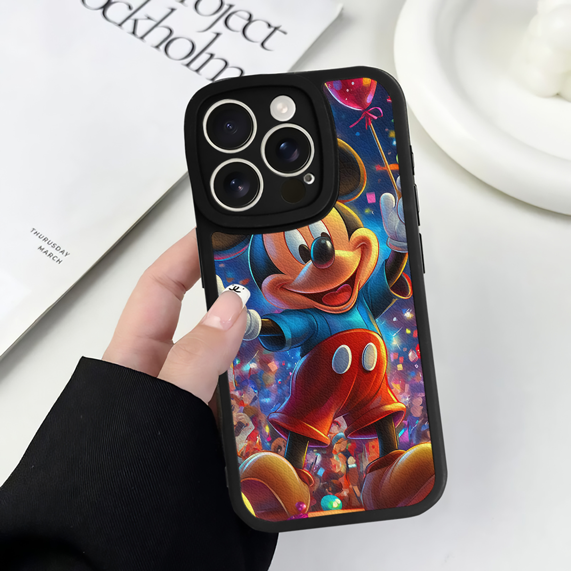 （画像用） ミッキーマウス Mickey Mouse 【iPhone 16シリーズ対応】シリコンスマホケース（レザー調） 材質：シリコン
